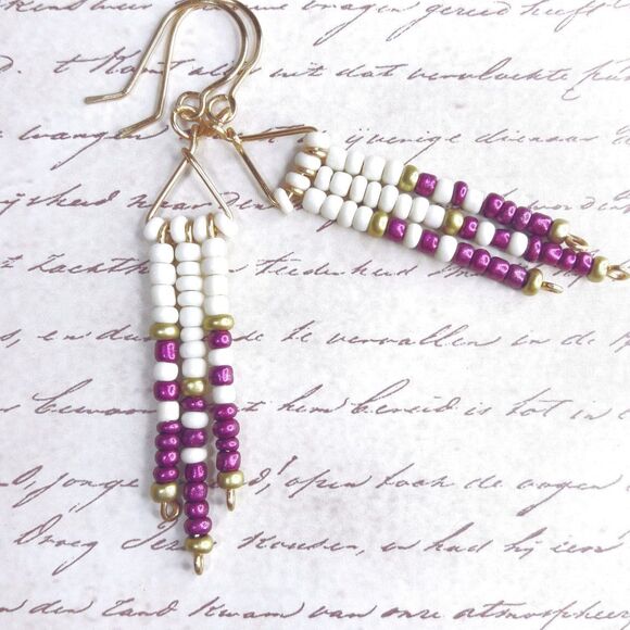 artisan earrings 609#mfs Minimalist seed bead stick earrings ivory gold magenta - Picture 1 of 5